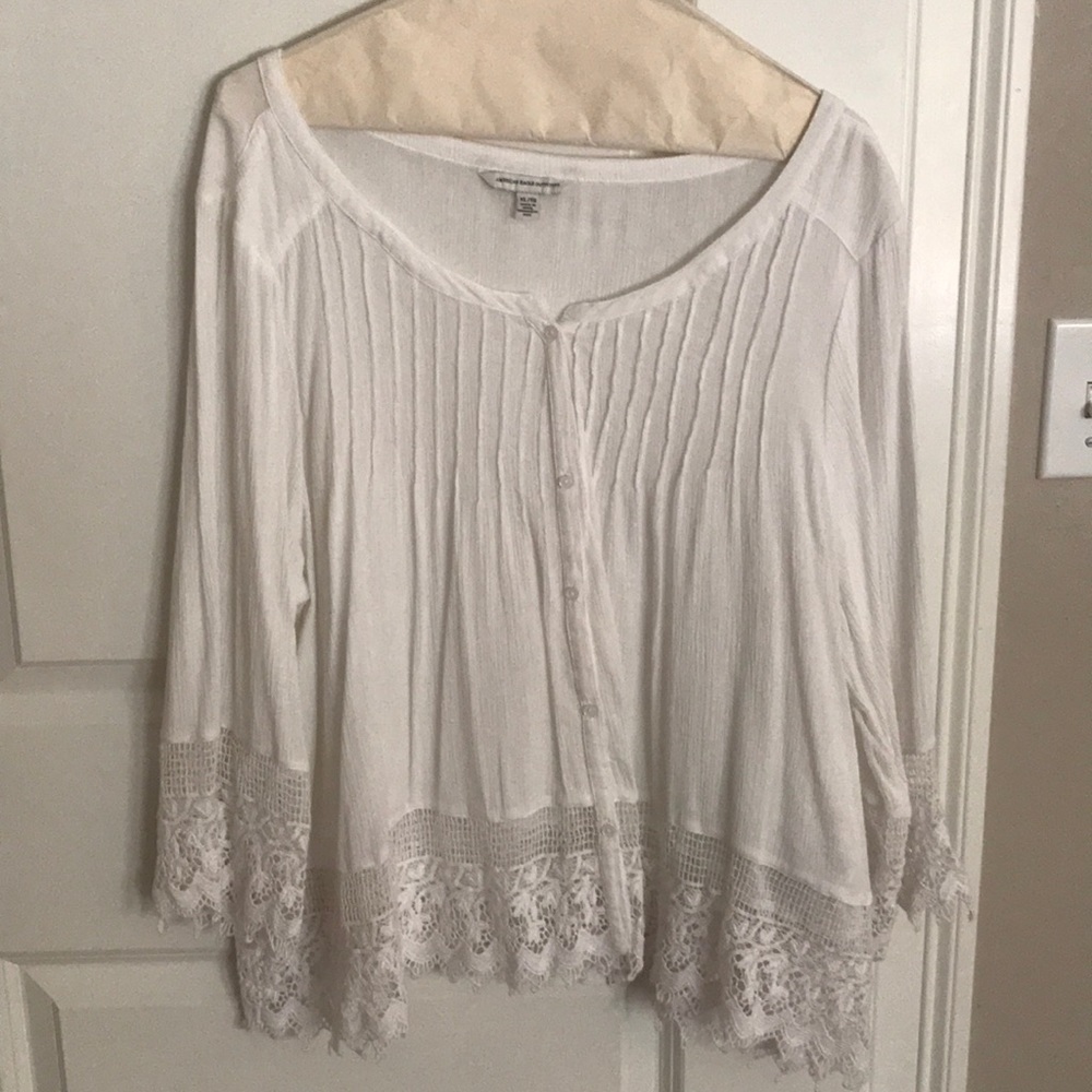 EUC AEO white lace detail blouse